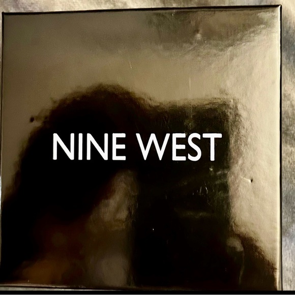 NINE WEST NECKLACE & EARRING SET - Picture 2 of 5